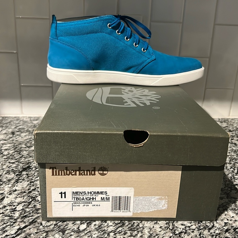 Timberland (Groveton Ltt Blue ) never worn, all white shoe sole